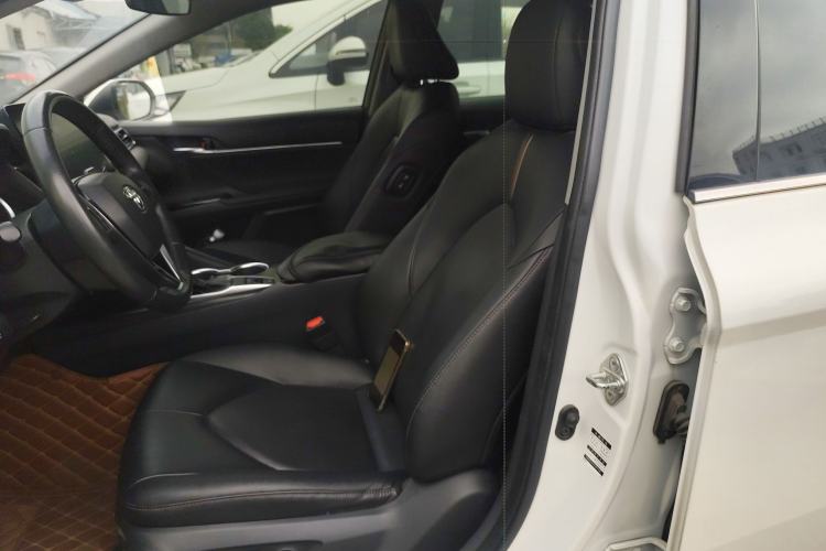 Used Toyota Camry 2021 2.0G Luxury Edition
