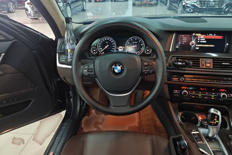 Used BMW 5 Series 2017 525Li Luxury Design Package Steering Wheel