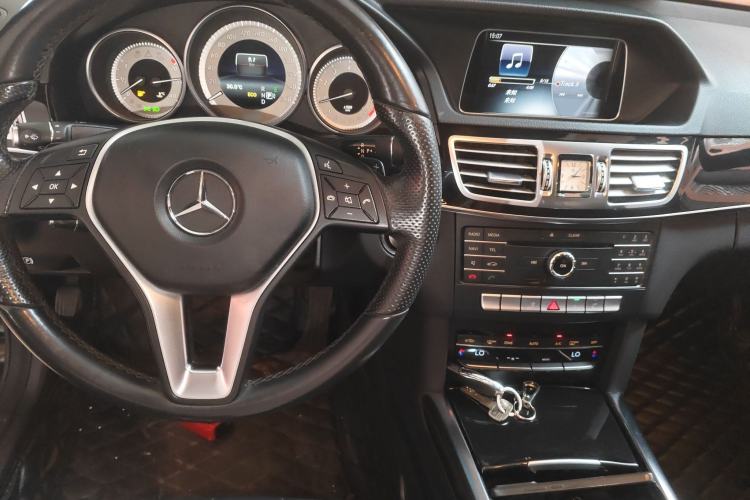 Used Mercedes-Benz E-Class 2015 Restyled E 260 L Sport Edition Center Console