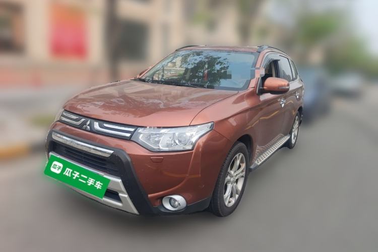 Used Mitsubishi Outlander 2013 2.4L Four-Wheel Drive Luxury Navigation Version 7 Seats