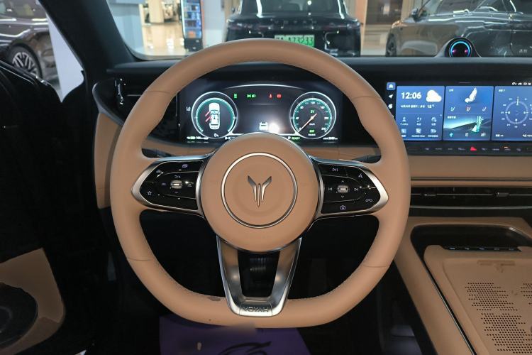 Used VOYAH FREE 2024 Ultra-Long Range Intelligent Driving Version Steering Wheel