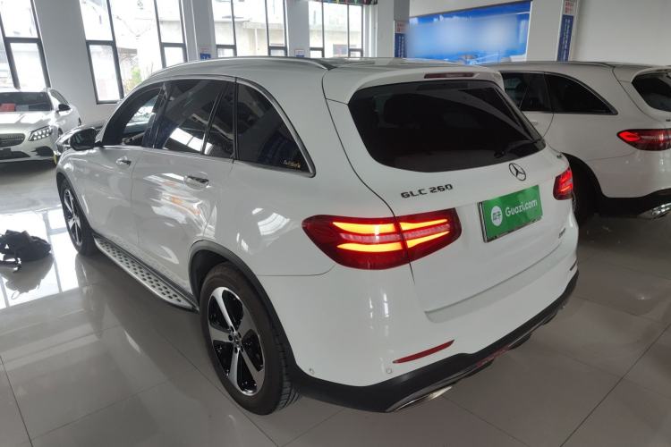 Used Mercedes-Benz GLC 2017 GLC 260 4MATIC Luxury Model Exterior 2