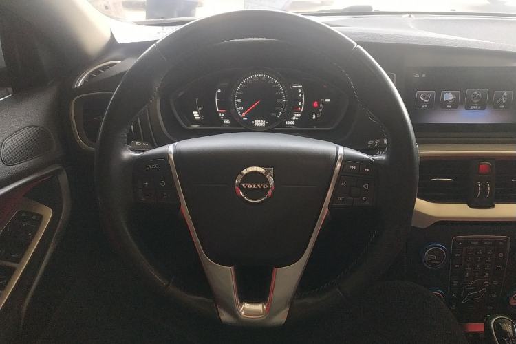 Used Volvo V40 2017 T3 Smart Edition