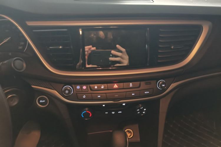 Used Buick GT 2021 Revised Version Flagship 1.5L Automatic Elite Edition Audio And AC Panel