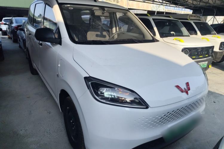 Used Wuling Hongguang New Energy 2025 Extended-Range Hybrid 50 km Utility Version Front Right 45 Deg