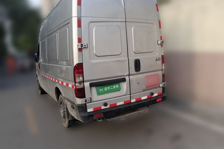 Used Dongfeng Yufeng 2023 V9+ 2.3T Manual Front-Drive Van Long Wheelbase High Roof 3-Seater
