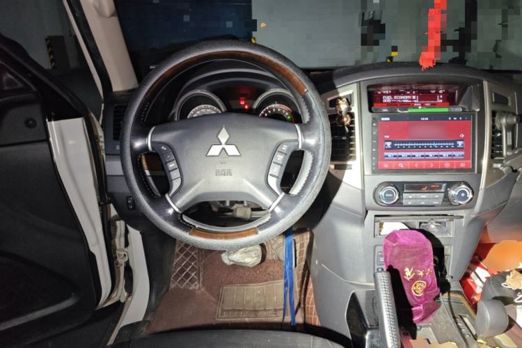 Used Mitsubishi Pajero 2016 3.0L Automatic Prestige Version China V Standard Steering Wheel