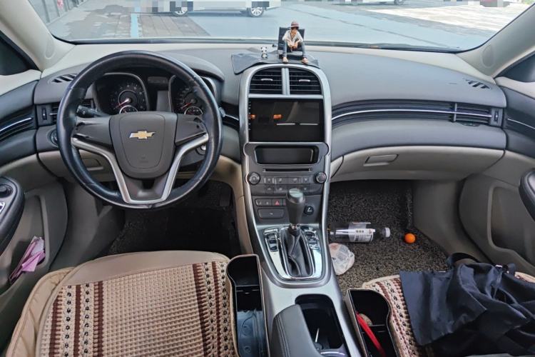 Used Chevrolet Malibu 2014 2.0L Automatic Comfort Edition Center Console