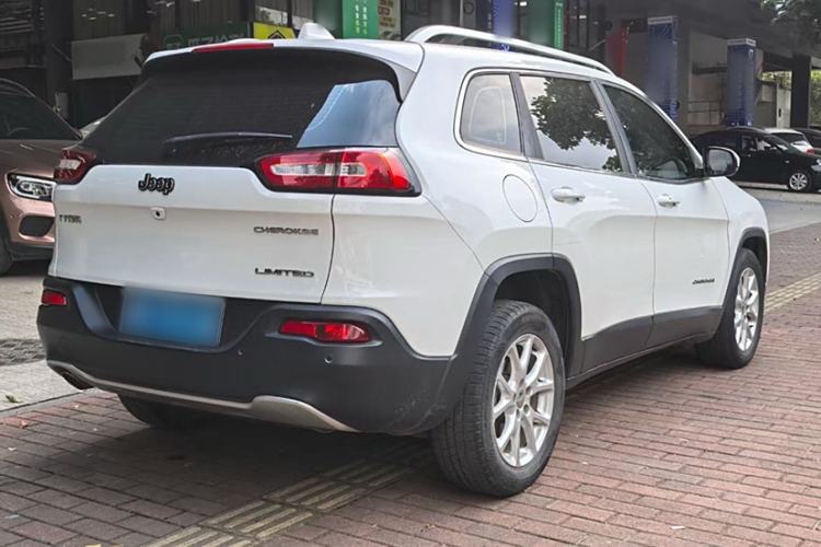 Used Jeep Cherokee 2017 2.0L Superior Edition