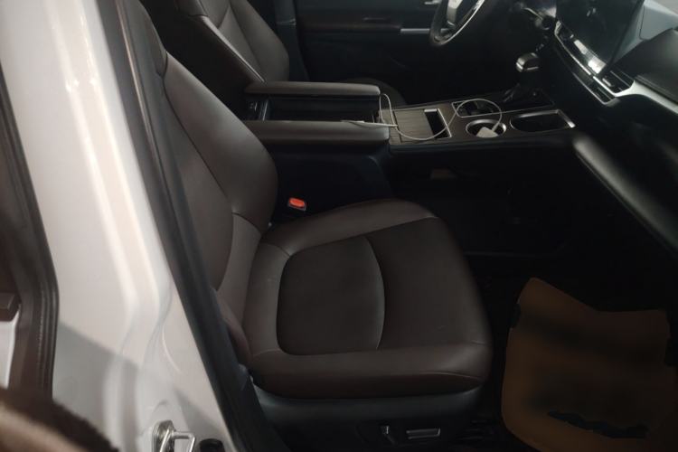 Used Toyota Granvia 2024 2.5L Hybrid Prestige PLUS Four-Wheel Drive Version Right Front Seat