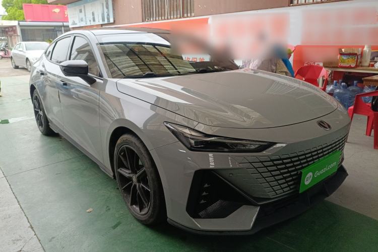 Used CHANGAN UNI-V 2022 1.5T Prestige Version Front Right 45 Deg