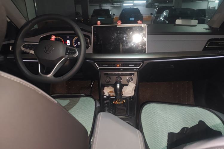 Used Volkswagen Lavida 2024 1.5L Automatic 5 Million Edition Center Console