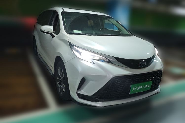 Used Toyota Granvia 2023 2.5L Hybrid Luxury Edition Front Right 45 Deg