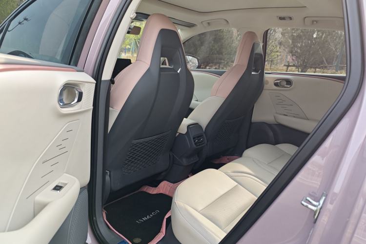 Used Lynk & Co 06 EM-P 2023 EM-P 126 Long-Range Halo Interior 2