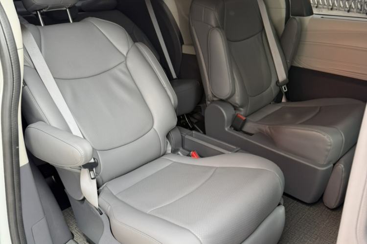 Used Toyota SIENNA 2024 2.5L Hybrid Comfort Edition
