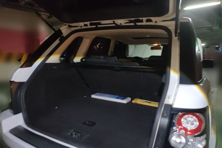 Used Land Rover Range Sport 2013 3.0 TDV6 Diesel Edition Trunk