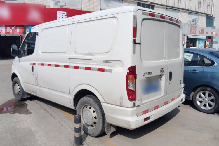 Used SAIC MAXUS Xintu V80 2023 2.0T Manual Classic City Delivery King Short Wheelbase Ultra-Low Roof 3-Seater
