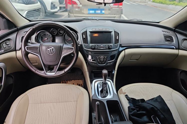 Used Buick Regal 2014 2.0L Leading Fashion Edition Center Console