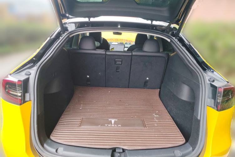 Used Tesla Model Y 2021 Standard Range Rear-Wheel Drive Version Trunk