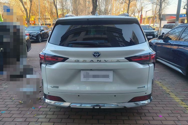 Used Toyota Granvia 2023 2.5L Hybrid Luxury Edition Exterior 8