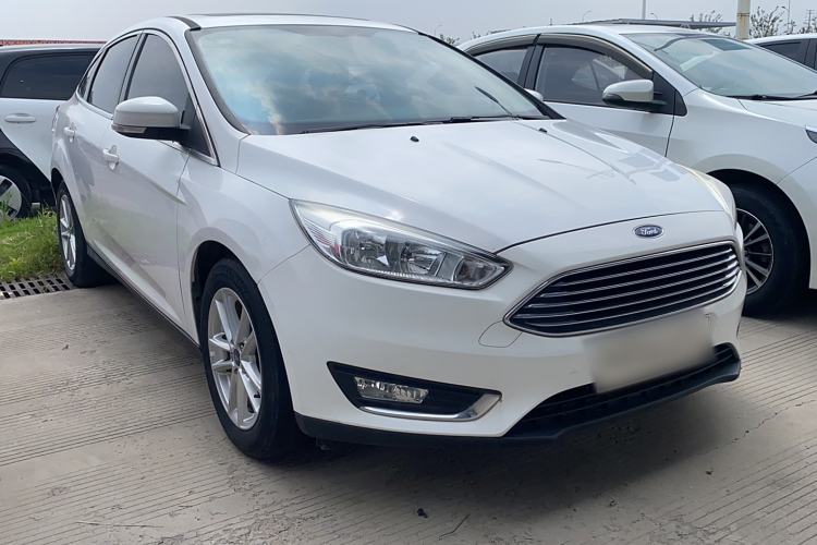 Used Ford Focus 2017 Sedan EcoBoost 125 Manual – Ultra-Style Edition with SmartDrive Features