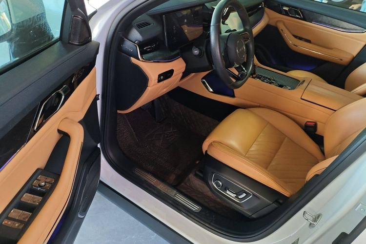 Used Lynk & Co 09 2021 2.0T Halo Six-Seater