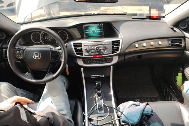 Used Honda Accord 2015 2.0L LX Comfort Edition Center Console