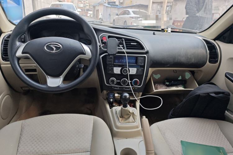 Used Soueast V3 Lingyue 2015 1.5L Manual Happiness Edition Center Console