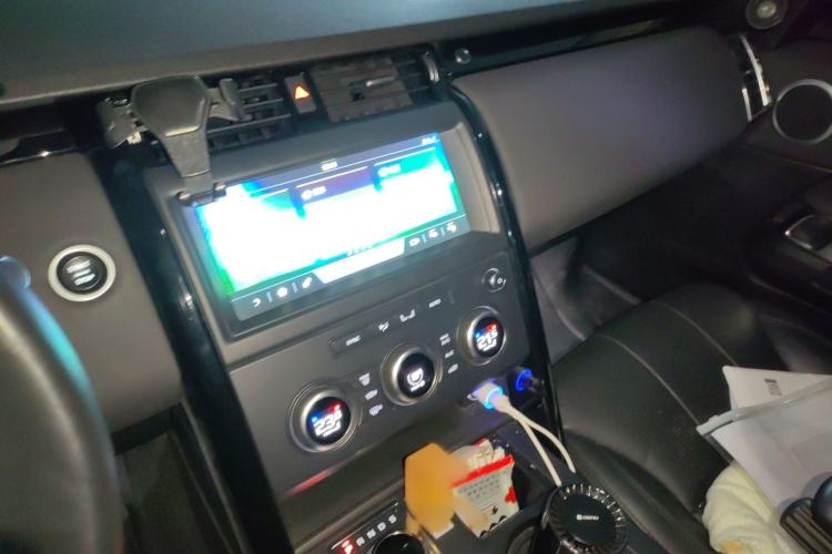 Used Land Rover Discovery 2018 3.0 SC V6 SE Audio And AC Panel