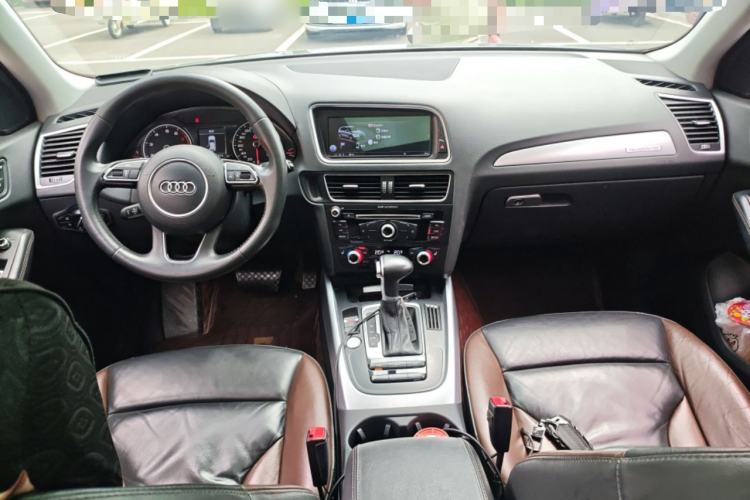 Used Audi Q5 2017 Plus 40 TFSI Technology Model Center Console