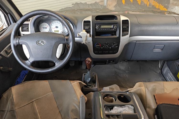 Used King Long Golden Way 2015 2.0L Value-Packed Practical Version 4G21B Center Console