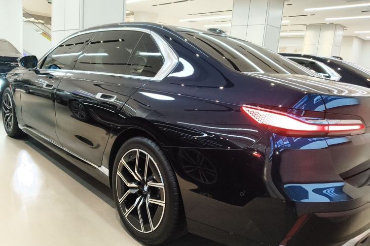 Used BMW 7 Series 2023 735Li M Sport Package