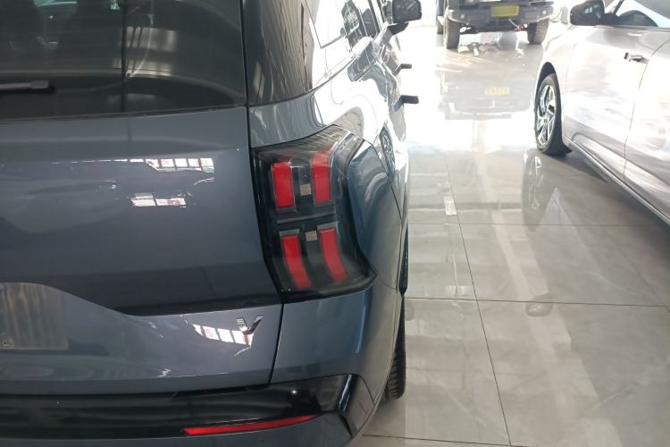 Used AION V 2024 Aion Tyrannosaurus 650 Smart Luxury Edition