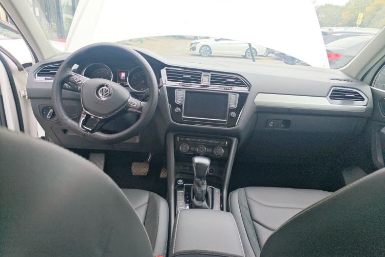 Used Volkswagen Tiguan L 2018 380TSI Automatic All-Wheel Drive Luxury Edition Center Console