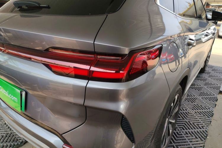 Used BYD Song PLUS New Energy 2025 EV Intelligent Driving Edition 520km Luxury Model Exterior 3