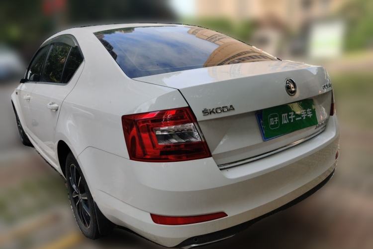 Used Skoda Octavia 2016 1.6L Manual Smart Drive Version
