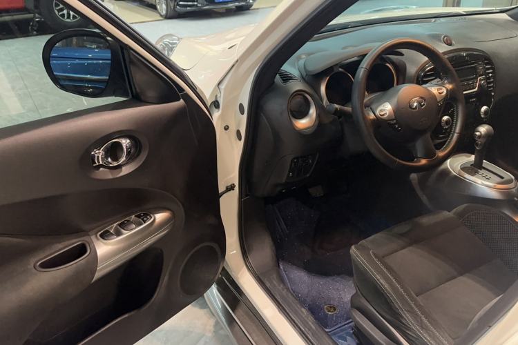 Used Infiniti ESQ 2014 1.6L Spontaneous Edition
