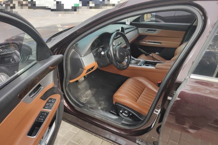 Used Jaguar XF 2016 XF 2.0T Two-Wheel-Drive Luxury Edition
