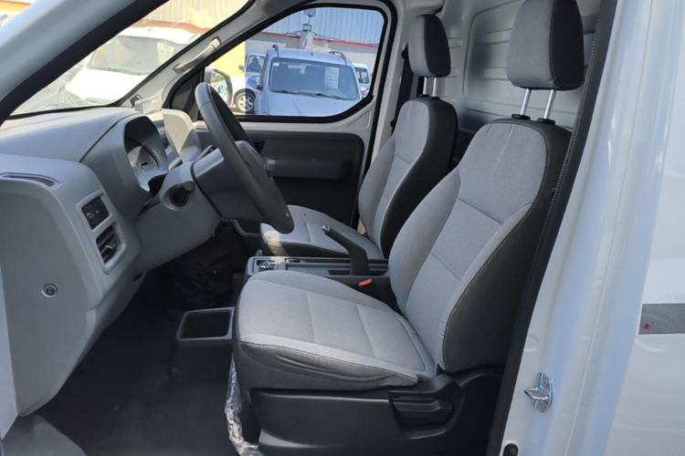 Used Wuling Yangguang 2024 300km Range Practical Window-Sealed Version 60kW