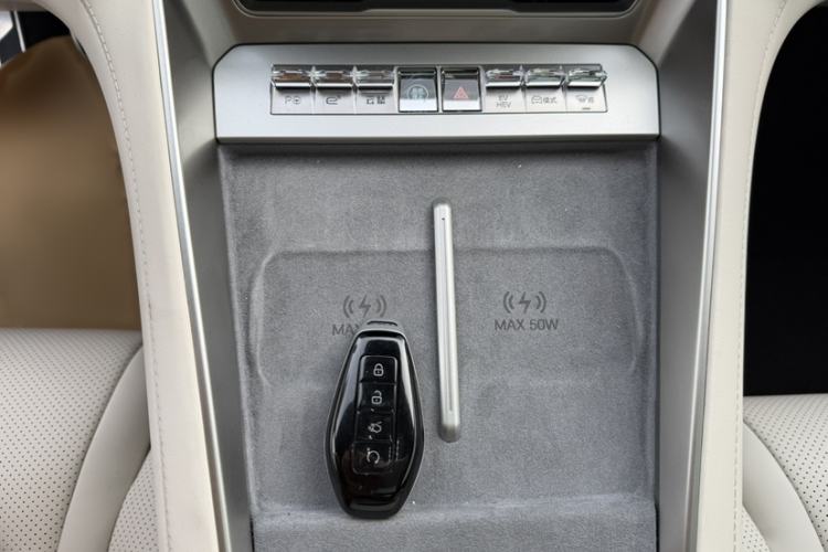 Used Denza Z9 2024 1100 km All-Wheel-Drive Ultra Version
