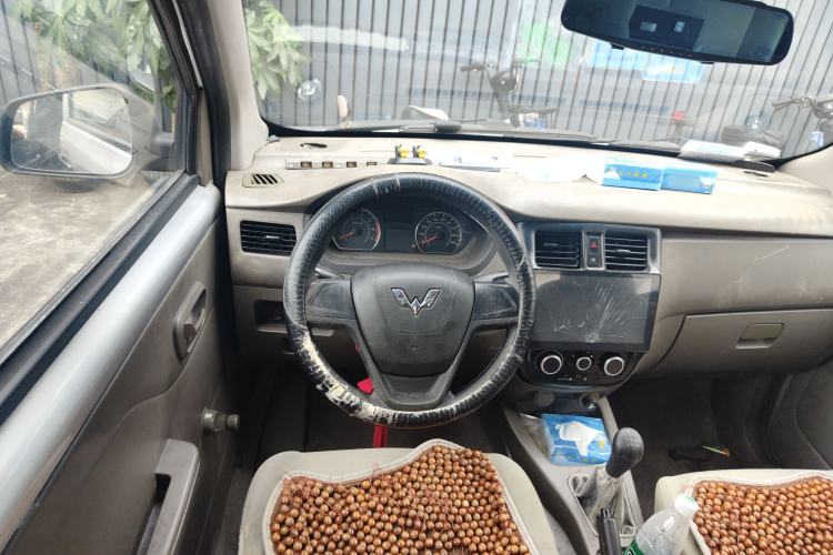 Used Wuling Rongguang V 2016 1.5L Standard Version
