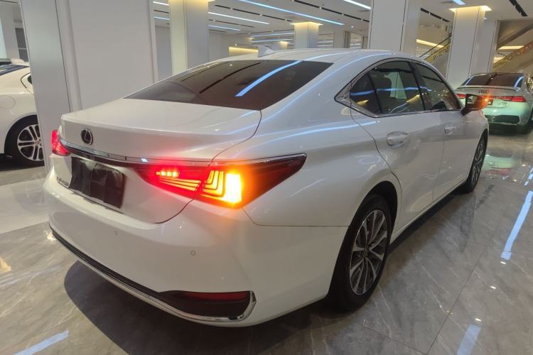 Used Lexus ES 2023 200 Excellence Edition