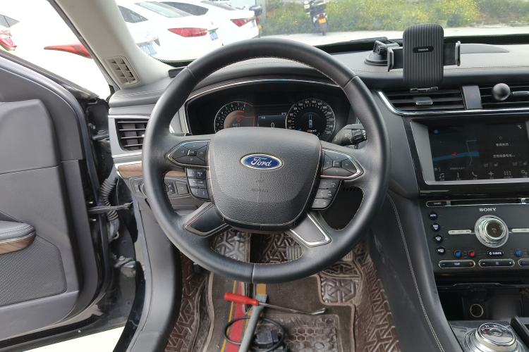 Used Ford Taurus 2017 EcoBoost 325 V6 Flagship Model Steering Wheel