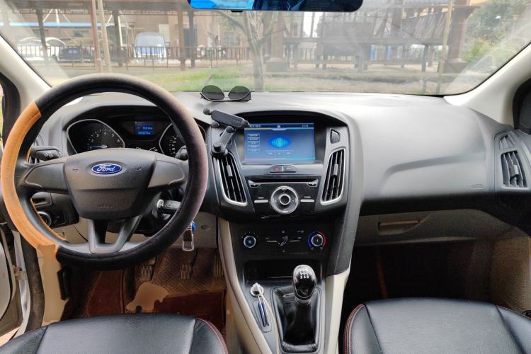 Used Ford Focus 2015 Sedan 1.6L Manual Comfort Model
