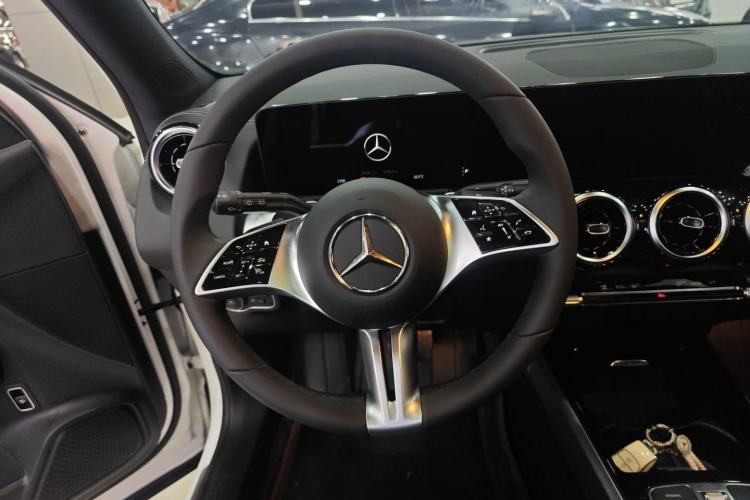 Used Mercedes-Benz GLB 2024 GLB 200 Dynamic Edition Steering Wheel
