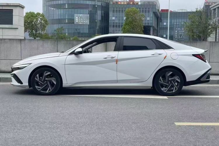 Used Hyundai Elantra 2023 1.5L CVT LUX Prestige Edition
