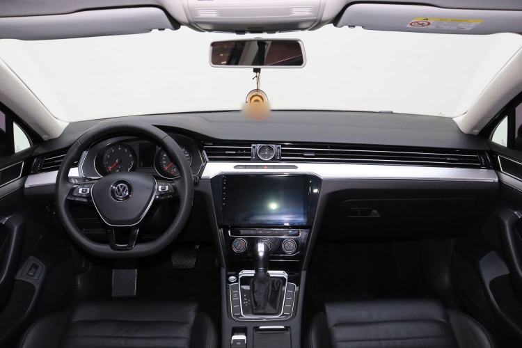 Used Volkswagen Magotan 2018 330TSI DSG Advanced Model Interior 3