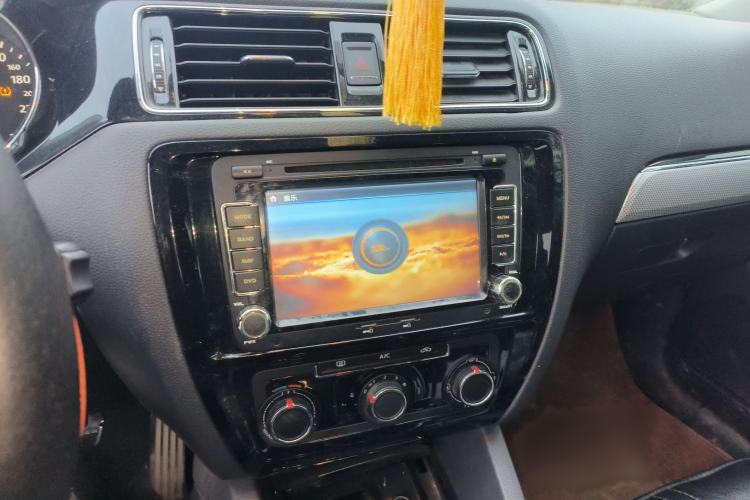 Used Volkswagen Sagitar 2015 1.6L Manual Comfort Model
