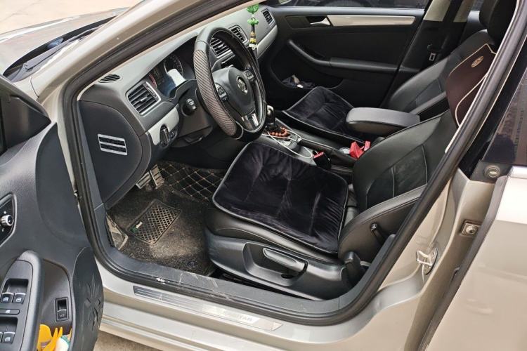 Used Volkswagen Sagitar 2014 Revised Version 1.4TSI Automatic Luxury Edition Driver Seat