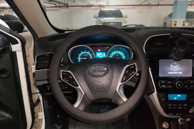 Used GAC Trumpchi GS5 Super 2016 2.0L Automatic Two-Wheel Drive Anniversary Edition Steering Wheel